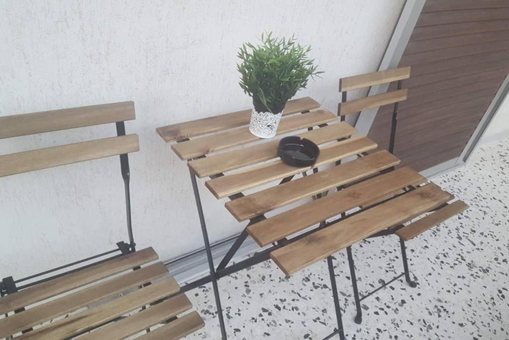 Apartment In The Heart Of The City 5 Larissa Bagian luar foto